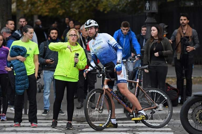British cyclist smashes record: Rounding off world in 79 days: British cyclist smashes record: Rounding off world in 79 days: