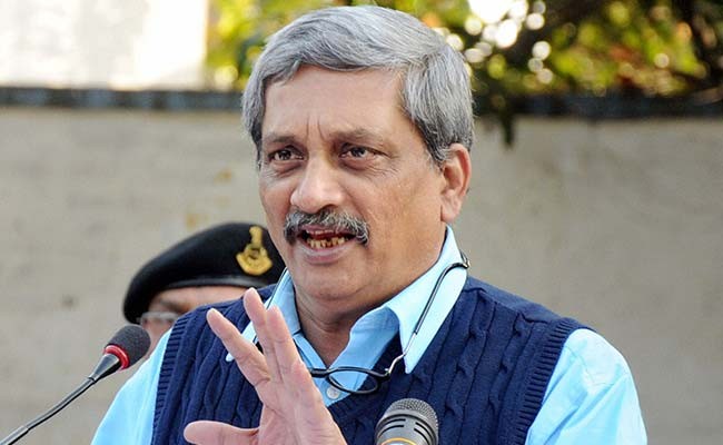 Setback To Revelers: Goa CM Manohar Parrikar To Ban Consuming Liquor In Public Places