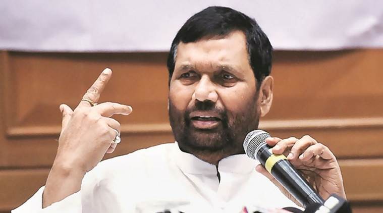 Paswan Backs Nitish’s Remarks On Dynastic Politics