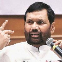 Paswan Backs Nitish’s Remarks On Dynastic Politics