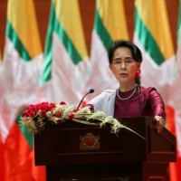 Suu Kyi Faces Mounting World Anger Over Rohingya