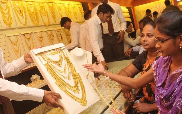 Dhanteras Buying Fails To Lift Gold