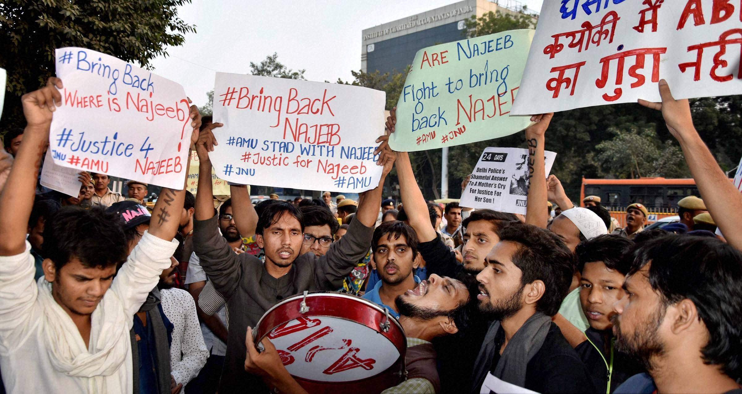 Missing JNU Student Najeeb Ahmed’s Mother Detained During Protest Outside Delhi HC