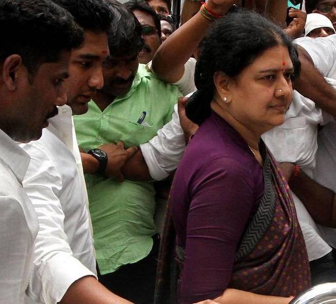 Sasikala Visits Husband Natarajan At Hospital