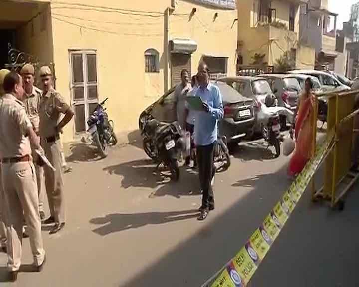 82-Year-Old Woman, Daughters, Security Guard Found Dead In Mansarovar Park 82-Year-Old Woman, Daughters, Security Guard Found Dead In Mansarovar Park