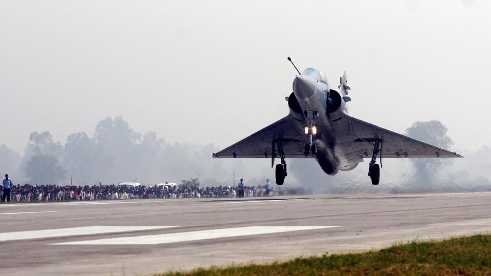 IAF Jets Carry Out Drill On Agra-Lucknow Expressway