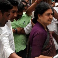 Sasikala Visits Husband Natarajan At Hospital
