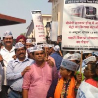 AAP workers protest near Harsh Vardhan’s residence
