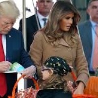 Trump, First Lady Welcome Ghosts, Goblins On Halloween Eve