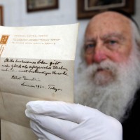 Modest Living Of Einstein’s Note Sells For $1.56 Million