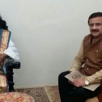 Shia Waqf Board Chief Meets Sri Sri; Supports Temple At Site At Ayodhya