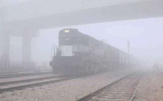 Delhi Smog: Trains Delayed, Cancelled Due To Low Visibility Delhi Smog: Trains Delayed, Cancelled Due To Low Visibility