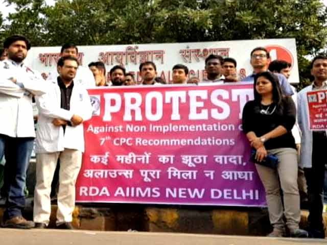 AIIMS Doctors Protest Against Salary Slash AIIMS Doctors Protest Against Salary Slash