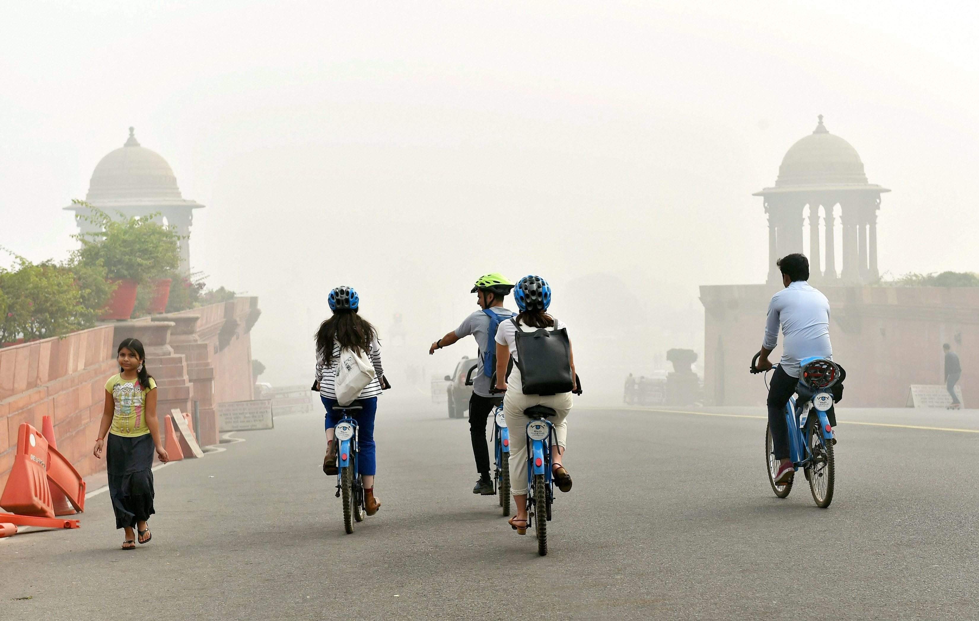 Residents Continue To Struggle As Smog Surrounds Delhi; Government To…