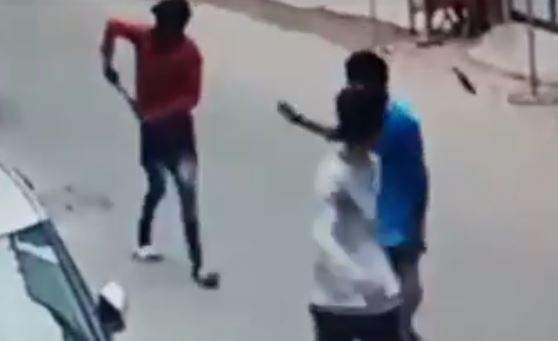 People In Chennai Witness A Gangster Being Hacked In Street To Death In Broad Daylight