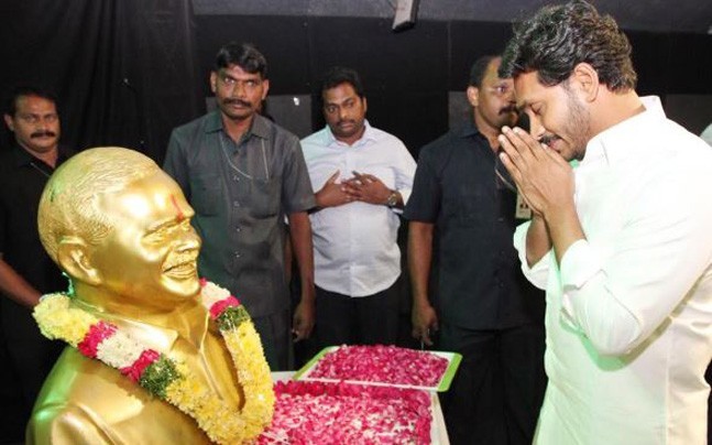 To Expose Naidu Govt’s Failures, Jaganmohan Reddy Begins ‘Praja Sankalp Yatra’