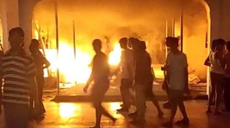 Satyabhama varsity students in Chennai goes on rampage after girl student commit suicide Satyabhama varsity students in Chennai goes on rampage after girl student commit suicide