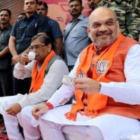 Gujarat polls: BJP leaders sip tea during PM’s ‘Mann Ki Baat’