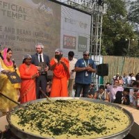 India enters Guinness World Record by cooking 918 kg khichdi dish