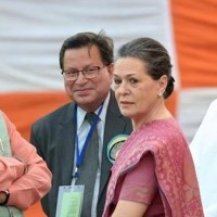 Venkaiah, Modi pay tributes to Pandit Nehru on birth anniversary