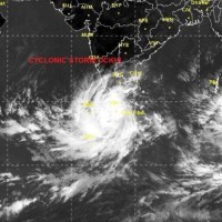 Cyclone Ockhi brings heavy rains, strong winds to Kerala, Kanyakumari