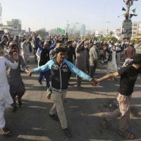 Clashes Broke Out In Pak: 6 Killed And 200 Injured