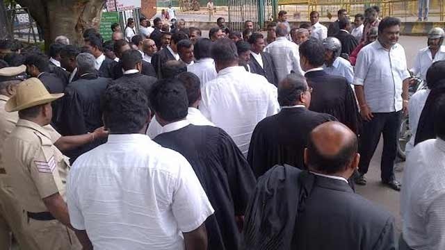 TN Bar Council Prohibits 742 Advocates From Practising TN Bar Council Prohibits 742 Advocates From Practising