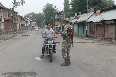 Restrictions in Srinagar, Anantnag to prevent separatist rally; rail services suspended in Kashmir