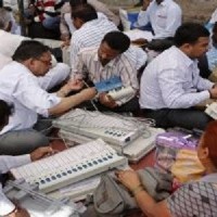 EC Says Only Poll Observers Can Take Cell Phones Into Counting Centres In Gujarat, HP