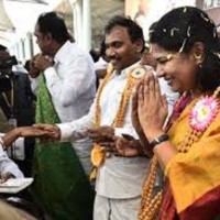 Acquitted in 2G case, Kanimozhi, A Raja get grand welcome on homecoming