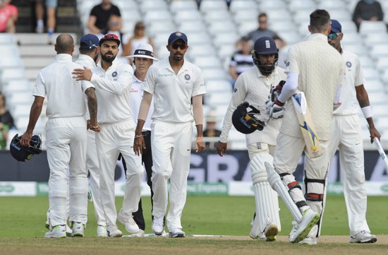 India pull back to win third Test by 203 runs..!!