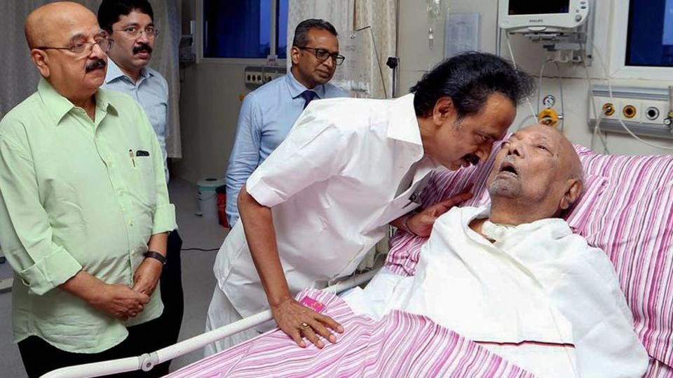 Karunanidhi 'Extremely Critical', Vital Organ Functions Deteriorating Karunanidhi 'Extremely Critical', Vital Organ Functions Deteriorating