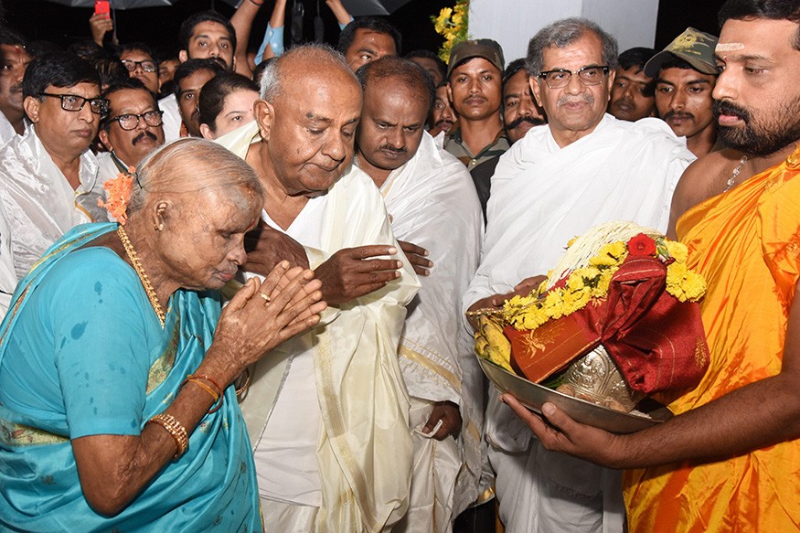 Kumaraswamy Sets Record Visits 40 temples in 82 Days as CM..!! Kumaraswamy Sets Record Visits 40 temples in 82 Days as CM..!!
