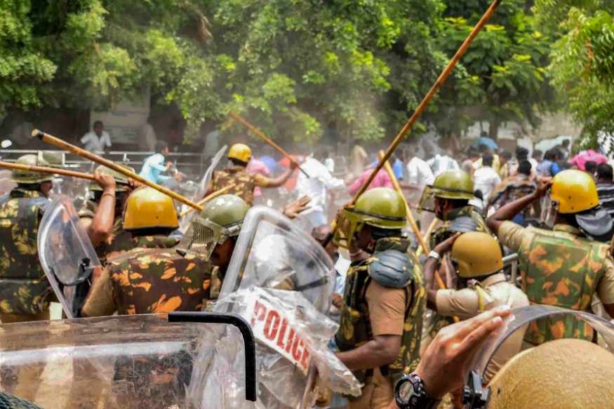 High Court Orders CBI Inquiry into Police Firing During Anti-Sterlite Protests.. High Court Orders CBI Inquiry into Police Firing During Anti-Sterlite Protests..