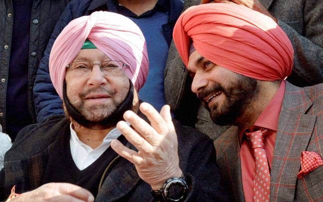 In Amarinder vs Sidhu, Cong Leaders Put Up Posters Across Ludhiana to Show Whose Side They're on In Amarinder vs Sidhu, Cong Leaders Put Up Posters Across Ludhiana to Show Whose Side They're on
