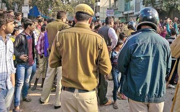 Constable Returning From PM Modi's Rally Dies After Being Hit by Stone-Pelting Mob in UP's Ghazipur Constable Returning From PM Modi's Rally Dies After Being Hit by Stone-Pelting Mob in UP's Ghazipur