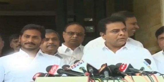Boost for KCR's 'third front' as TRS chief KT Rama Rao meets YSRC president Jaganmohan Reddy in Hyderabad