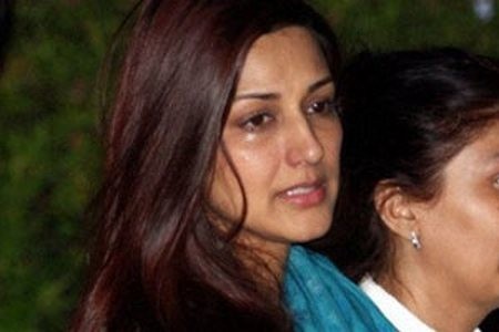 WATCH :  Celebs Emotional Reaction On Sonali Bendre's Cancer Diagnosis
