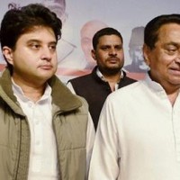 Rebel MP Cong MLAs swear by Scindia, flay Kamal Nath