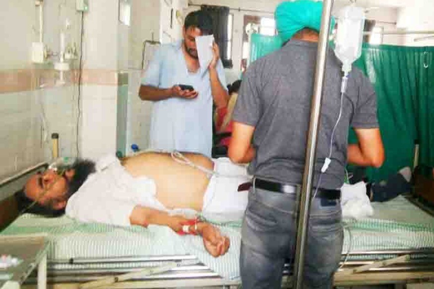 AAP Punjab MLA Amarjeet Attacked by 'Mining Mafia' While Live on Facebook AAP Punjab MLA Amarjeet Attacked by 'Mining Mafia' While Live on Facebook