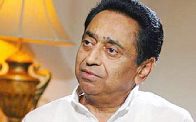 Caught on Cam: Cong MLA ties Kamal Nath's shoelaces Caught on Cam: Cong MLA ties Kamal Nath's shoelaces