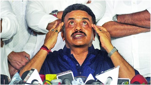 Sanjay Nirupam claims he is under ‘house arrest’ as Amit Shah is in Mumbai Sanjay Nirupam claims he is under ‘house arrest’ as Amit Shah is in Mumbai