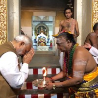 PM Modi receives ' rapturous' welcome in Singapore's Indian Heritage Centre