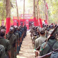 Maoists torch six vehicles in Jharkhand