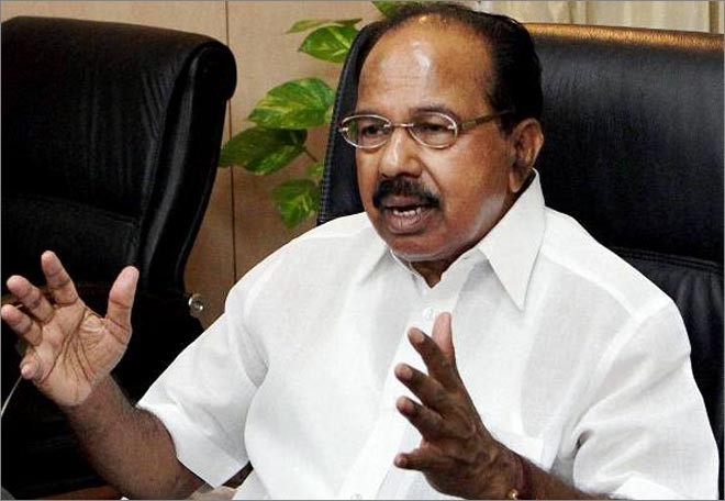 Congress leader Veerappa Moily slams IAF chief Dhanoa for 'lying' over Rafale deal Congress leader Veerappa Moily slams IAF chief Dhanoa for 'lying' over Rafale deal