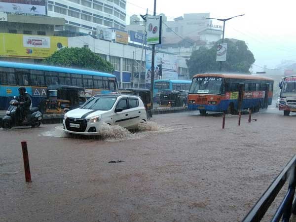 Cyclone 'Mekunu' hits coastal Karnataka: Mangaluru worst hit; school, colleges shut Cyclone 'Mekunu' hits coastal Karnataka: Mangaluru worst hit; school, colleges shut
