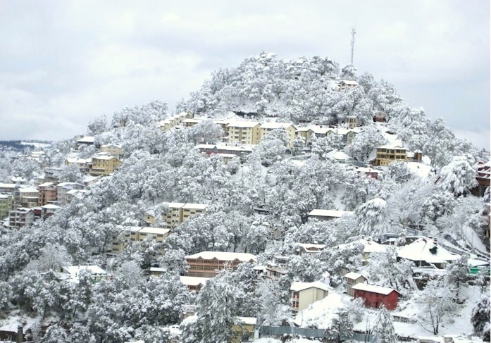 Shimla residents ask tourists to stay away as water crisis worsens Shimla residents ask tourists to stay away as water crisis worsens