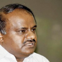  Kumaraswamy meets farmers’ representatives, seeks 15 days to announce loans waiver plan 
