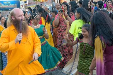 Garba pics of NYPD cops shared by Anand Mahindra goes viral Garba pics of NYPD cops shared by Anand Mahindra goes viral