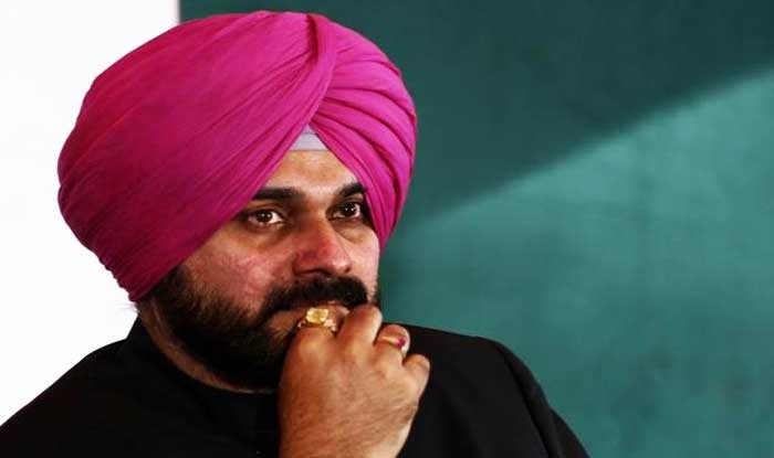 EC issues notice to Navjot Singh Sidhu for alleged remarks against PM Narendra Modi at Ahmedabad rally EC issues notice to Navjot Singh Sidhu for alleged remarks against PM Narendra Modi at Ahmedabad rally